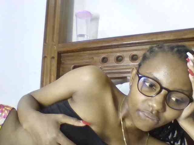 Naughtylittlemissy webcam