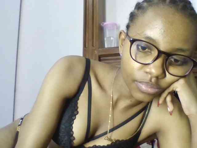 Naughtylittlemissy webcam