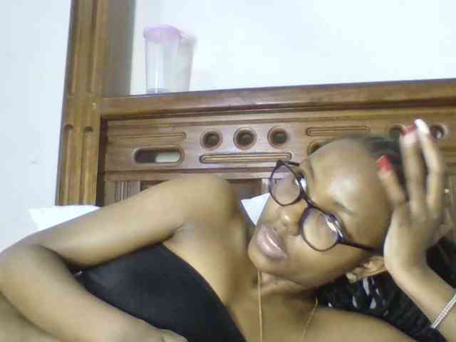 Naughtylittlemissy webcam