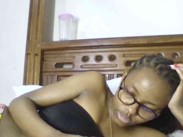 Naughtylittlemissy webcam