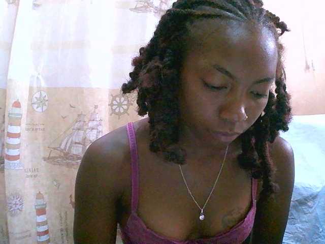 maliah's BongaCams show and profile