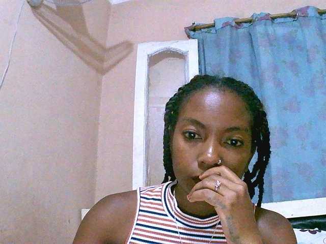 maliah's BongaCams show and profile