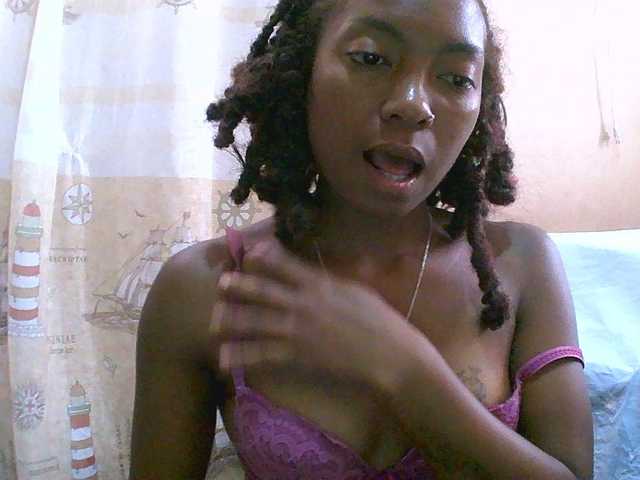 maliah's BongaCams show and profile