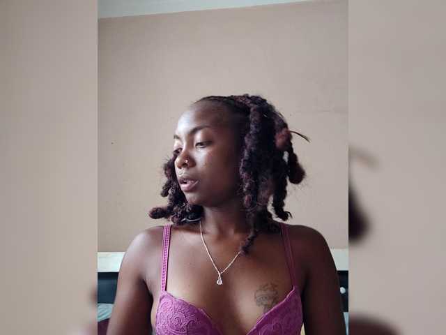 maliah's BongaCams show and profile