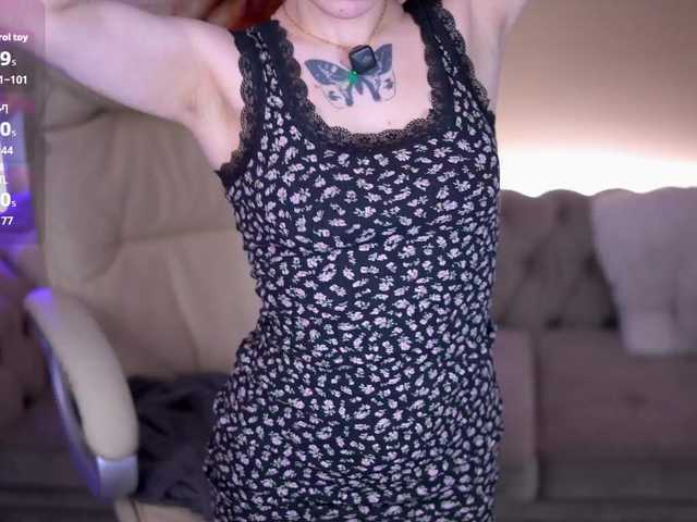 RedShinee's BongaCams show and profile