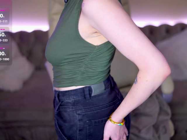 RedShinee's BongaCams show and profile