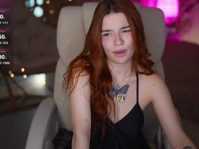 RedShinee's BongaCams show and profile