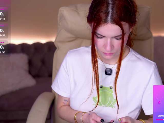 RedShinee's BongaCams show and profile