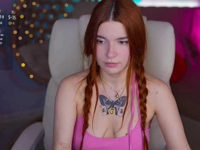 RedShinee's BongaCams show and profile