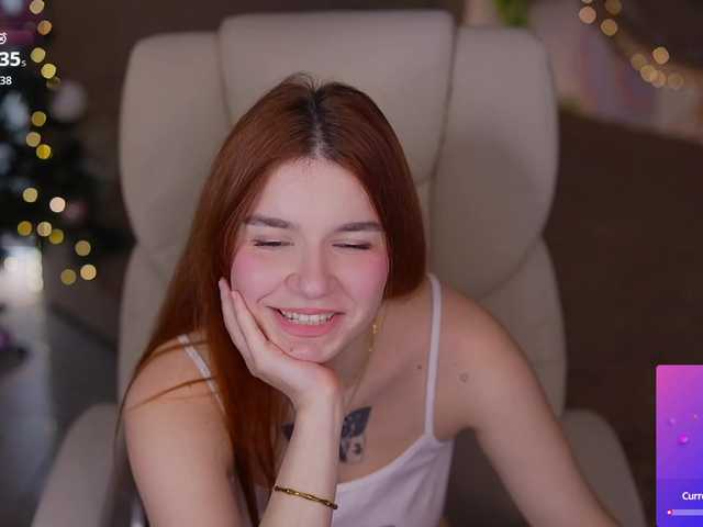 RedShinee's BongaCams show and profile