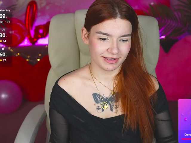 RedShinee's BongaCams show and profile