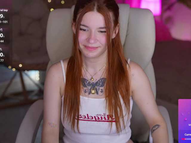 RedShinee's BongaCams show and profile