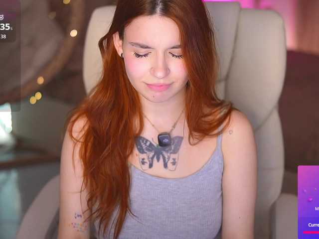 RedShinee's BongaCams show and profile