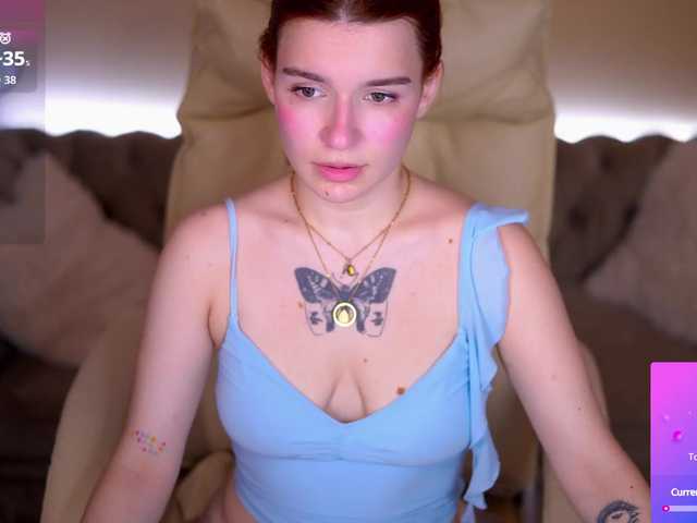 RedShinee's BongaCams show and profile