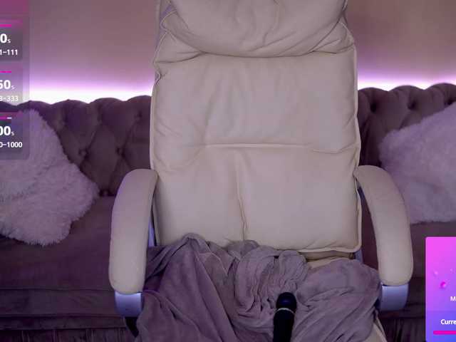 RedShinee's BongaCams show and profile