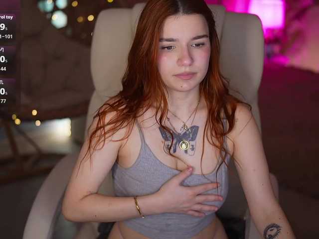 RedShinee's BongaCams show and profile