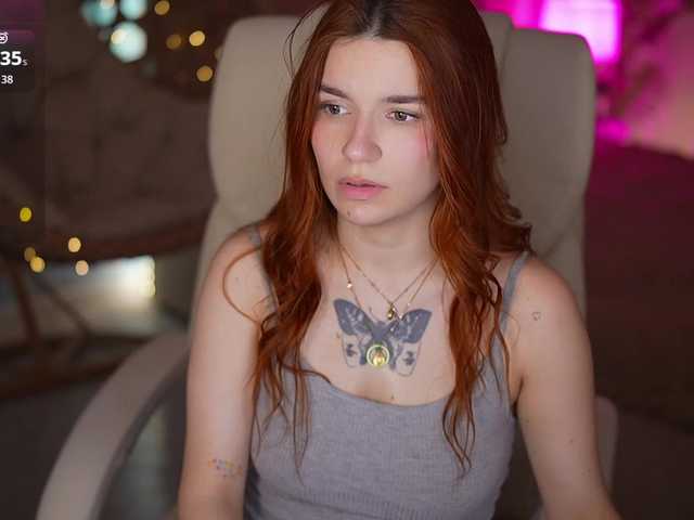 RedShinee's BongaCams show and profile