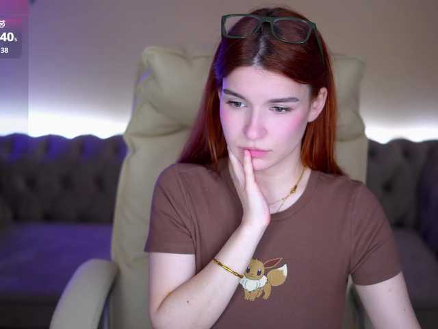 RedShinee's BongaCams show and profile