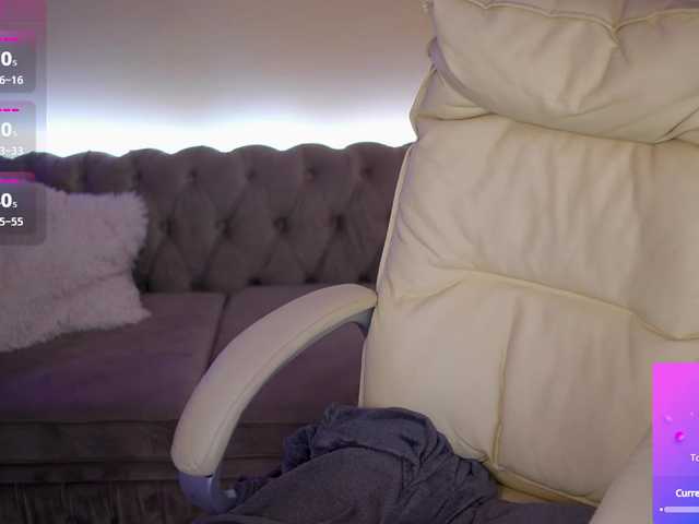 RedShinee's BongaCams show and profile