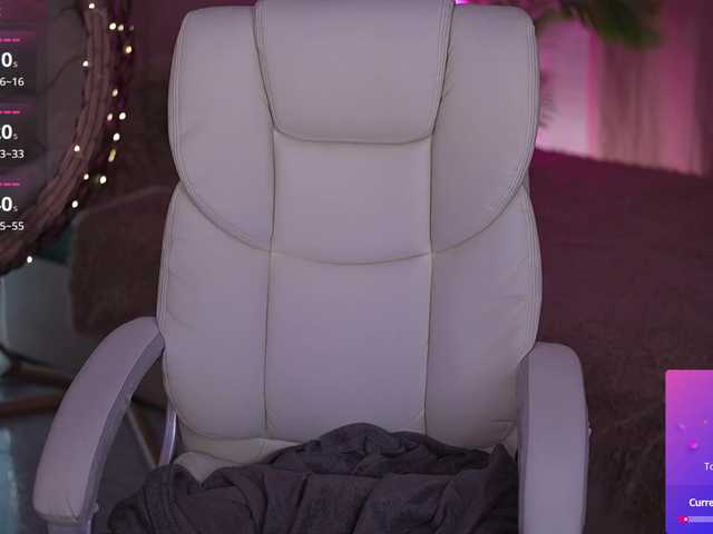 RedShinee's BongaCams show and profile