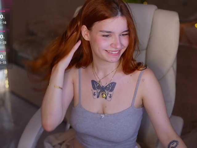 RedShinee's BongaCams show and profile