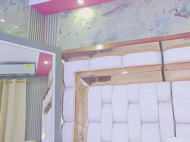 Beautifulskinny18's BongaCams show and profile