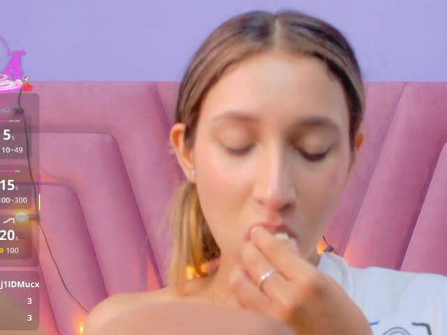 Beautifulskinny18's BongaCams show and profile