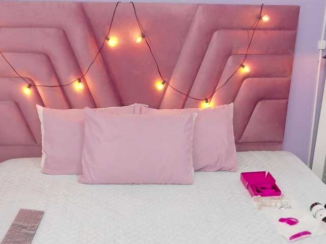 Beautifulskinny18's BongaCams show and profile