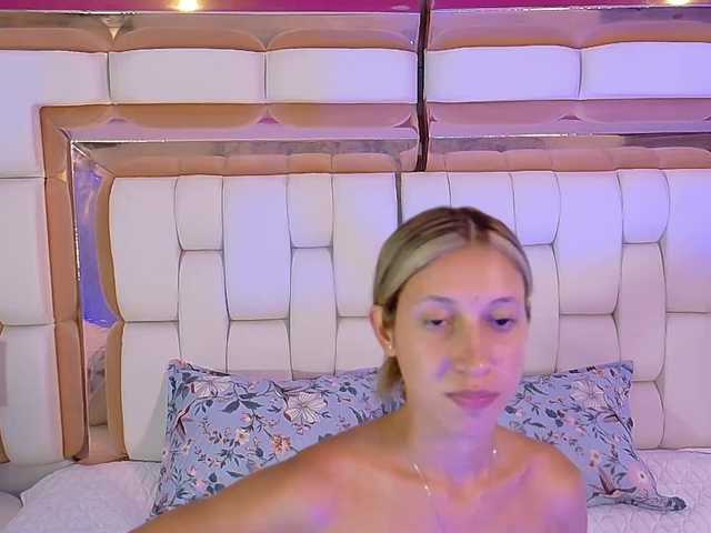 Beautifulskinny18's BongaCams show and profile