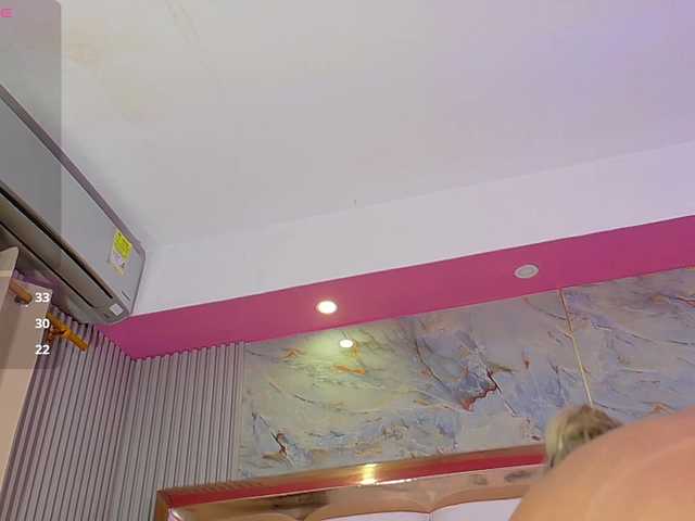 Beautifulskinny18's BongaCams show and profile