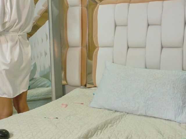 Beautifulskinny18's BongaCams show and profile