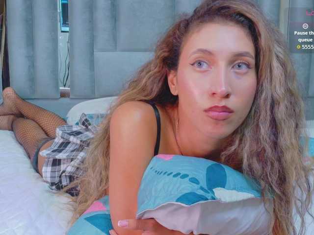 Beautifulskinny18's BongaCams show and profile