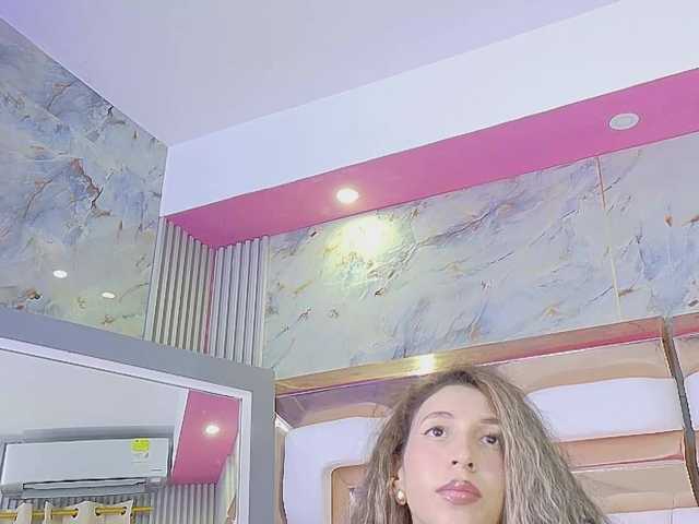 Beautifulskinny18's BongaCams show and profile