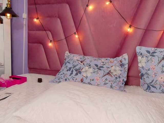 Beautifulskinny18's BongaCams show and profile