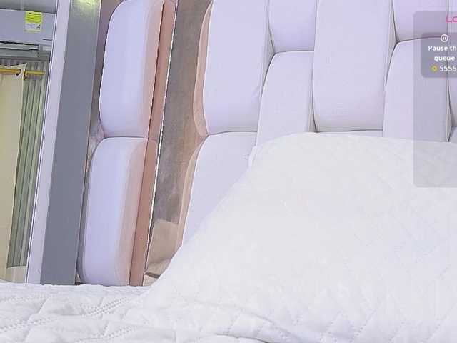 Beautifulskinny18's BongaCams show and profile