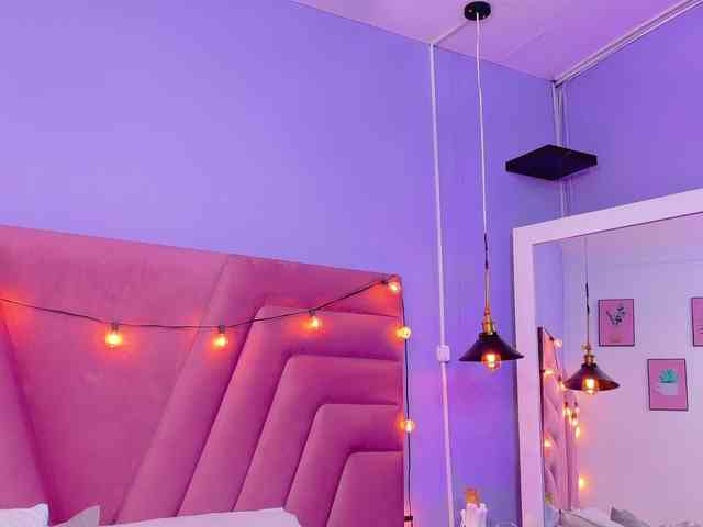 Модель: Beautifulskinny18