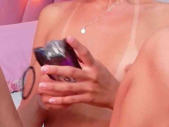 Beautifulskinny1... Live Webcam on BongaCams