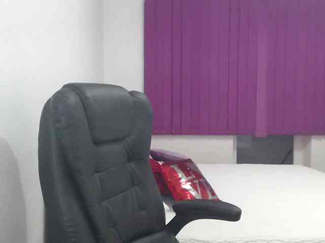 Iuliaxxxtasyy webcam
