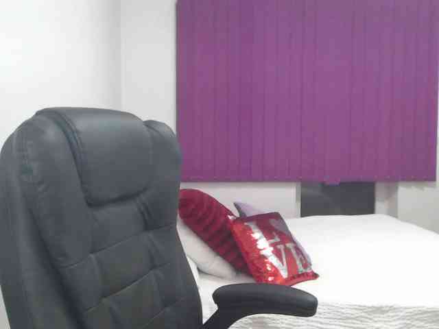 Iuliaxxxtasyy webcam