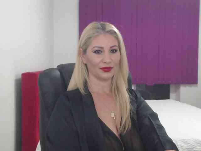 Iuliaxxxtasyy webcam