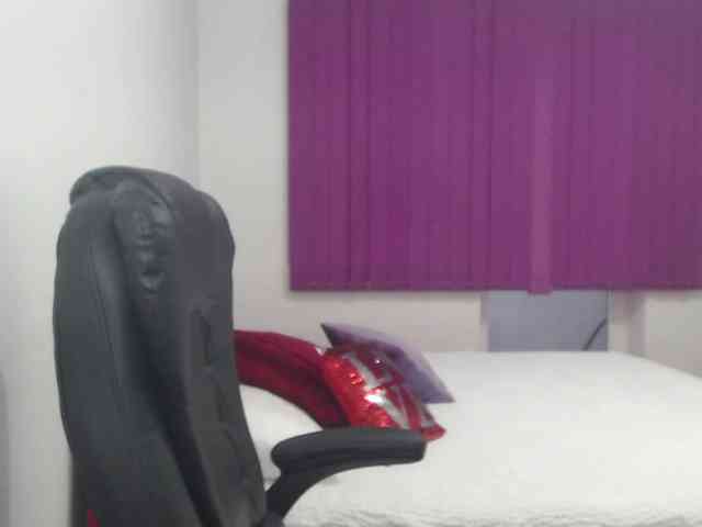 Iuliaxxxtasyy webcam