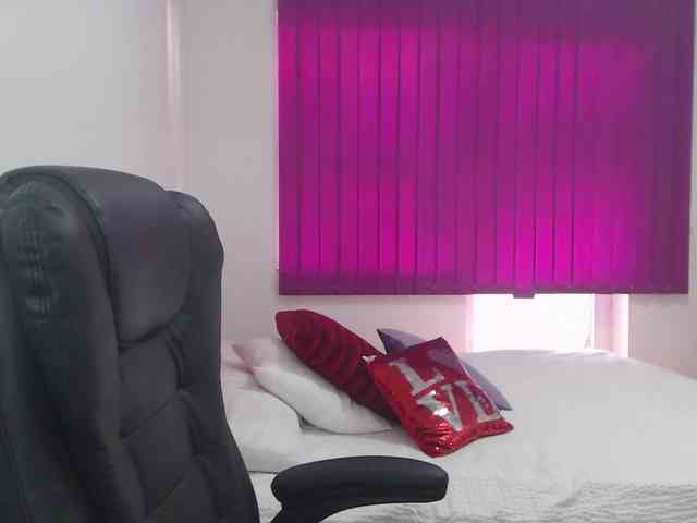 Iuliaxxxtasyy webcam