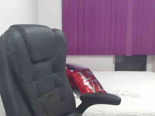 Iuliaxxxtasyy webcam