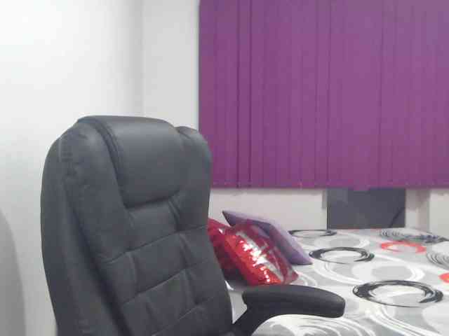 Iuliaxxxtasyy webcam