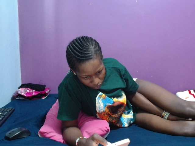  Petitegirly chat room