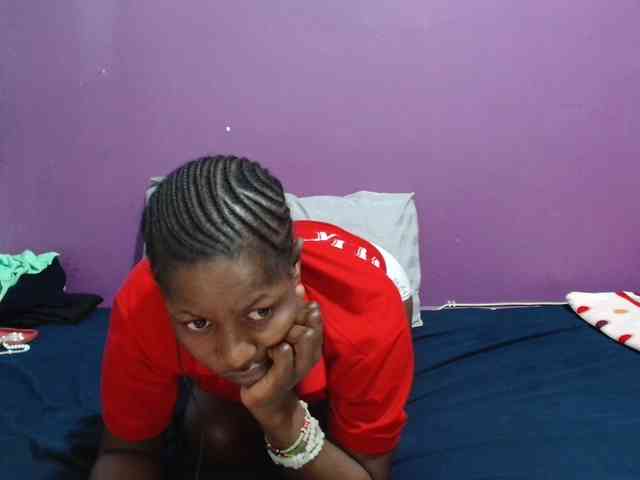 Petitegirly webcam