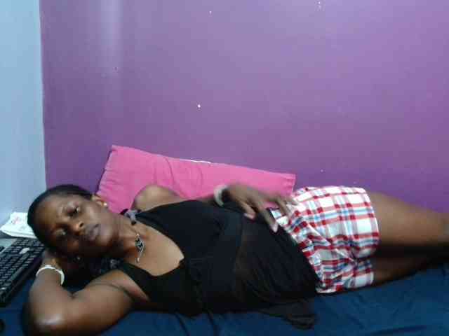 Petitegirly webcam