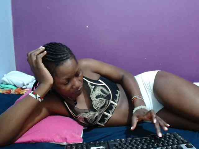 Petitegirly webcam