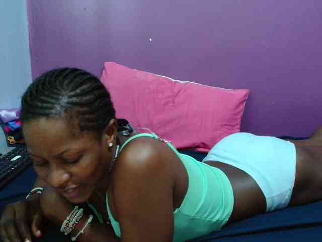 Petitegirly webcam