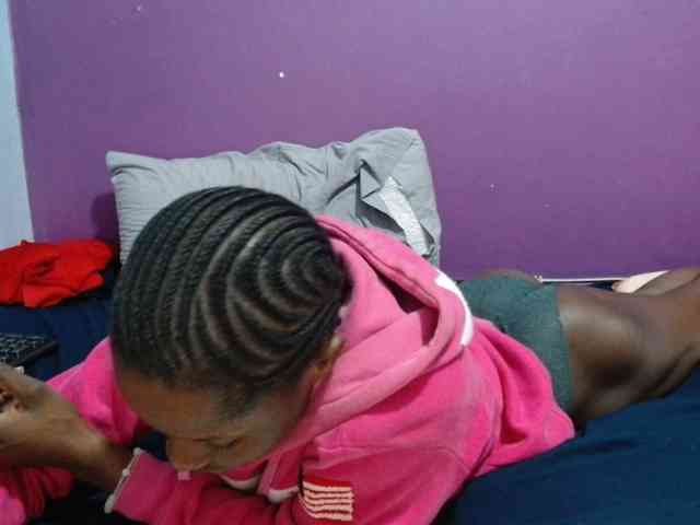 Petitegirly webcam